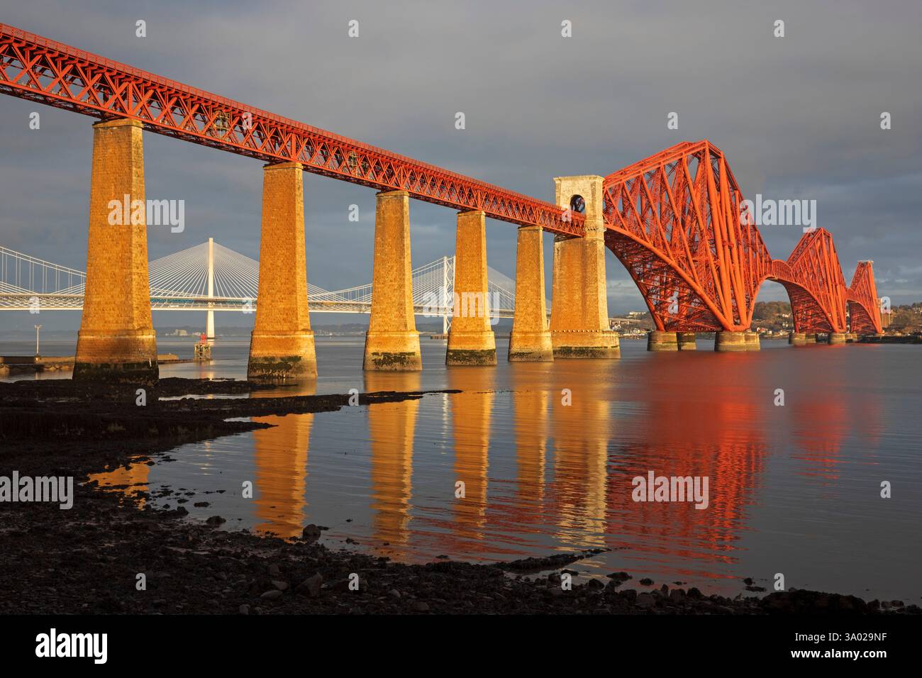 South Queensferry, Édimbourg, Écosse, Royaume-Uni. 02 mars 2025. Le mardi 4 mars 2025, le Forth Bridge fêtera son 135e anniversaire. Le pont emblématique constitue une partie essentielle de l'infrastructure ferroviaire et transporte environ 200 trains par jour. Il y aura une exposition publique sur l'histoire du pont Forth, y compris la documentation et les artefacts du bâtiment et de l'ouverture du pont, avec l'occasion de voir des photographies rares de lanternes magiques de l'époque. Centre d'éducation, Ferrymuir Gait, South Queensferry. Credit : Arch White/Alamy Live news. Banque D'Images