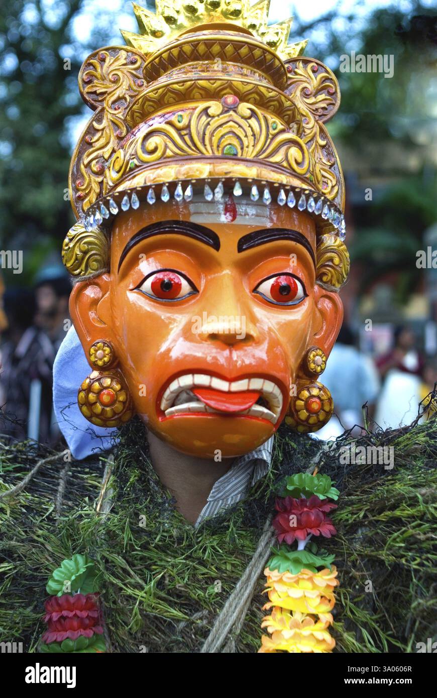 Kummattikali folk art hanuman masque interprète pendant la célébration de l'onam, Trivandrum, Kerala, Inde 2008 Banque D'Images