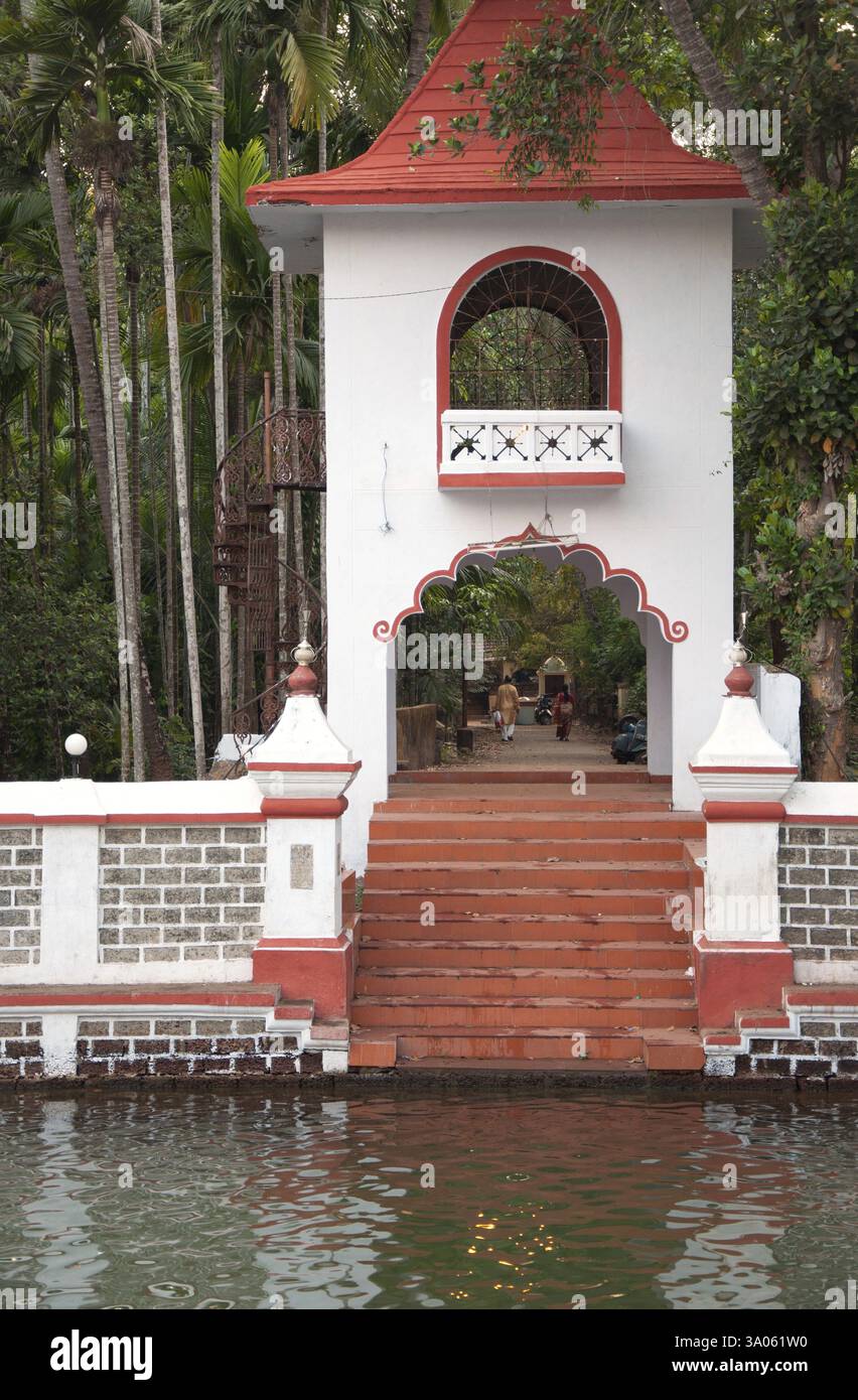 Kund au temple mangeshi, Goa, Inde, Asie Banque D'Images