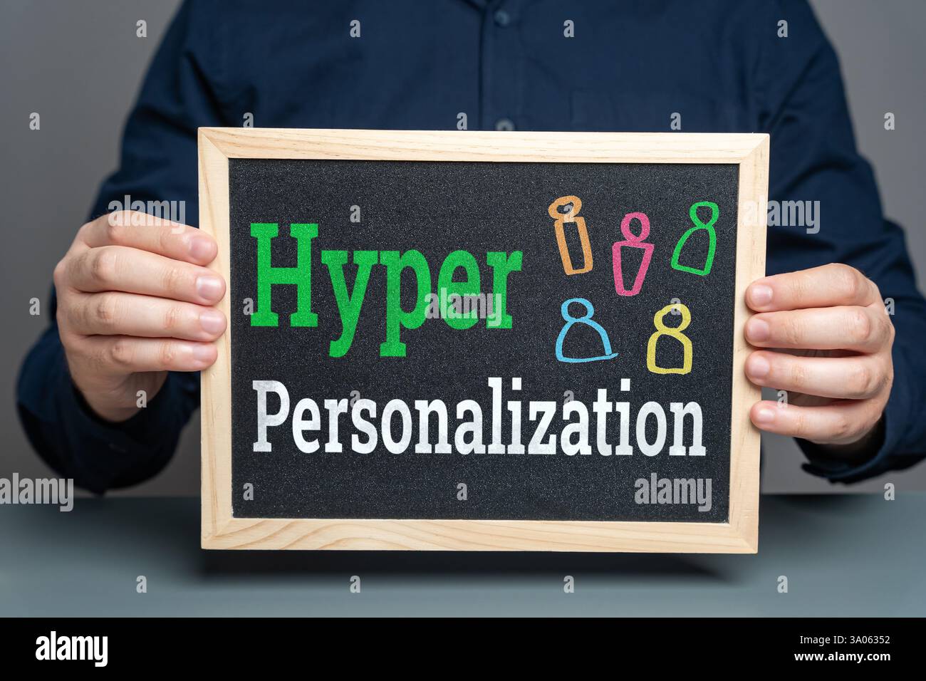 Hyper personnalisation sur une enseigne. Préférences individuelles pour le contenu, les produits et les services. Marketing et e-commerce. Interaction utilisateur hautement ciblée Banque D'Images
