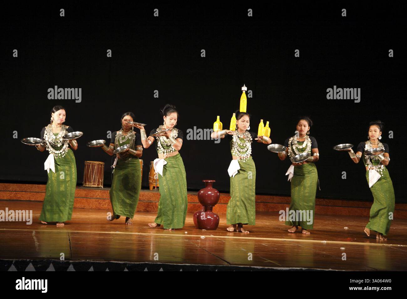 Danse Hozagiri de Tripura, Inde NO MR Banque D'Images