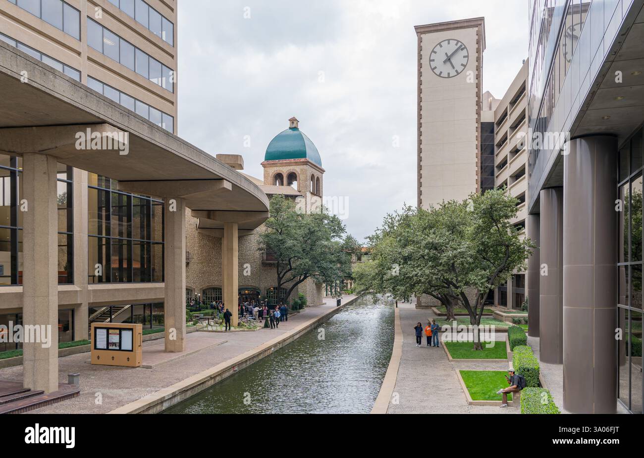 Texas, 2 nov 2024 - vue nuageuse sur la célèbre promenade du canal Mandalay à Las Colinas Banque D'Images