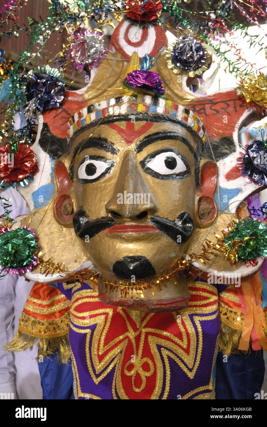 Personnage démoniaque du Ramayana au festival Navaratri, Dadar, Bombay Mumbai, Maharashtra, Inde NO MR Banque D'Images