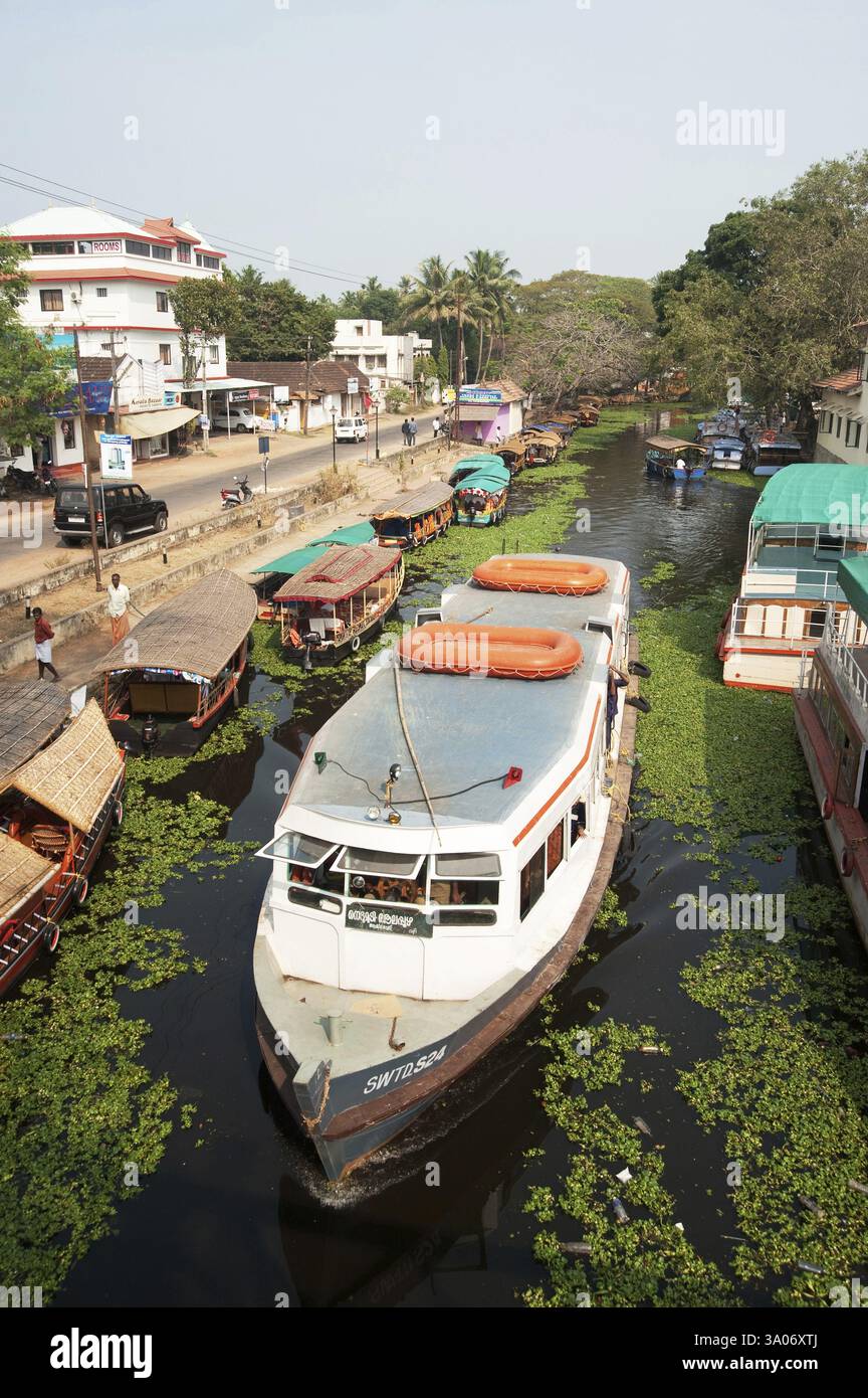 Bateau dans les backwaters, Alleppey Alappuzha, Kerala, Inde 2010 Banque D'Images