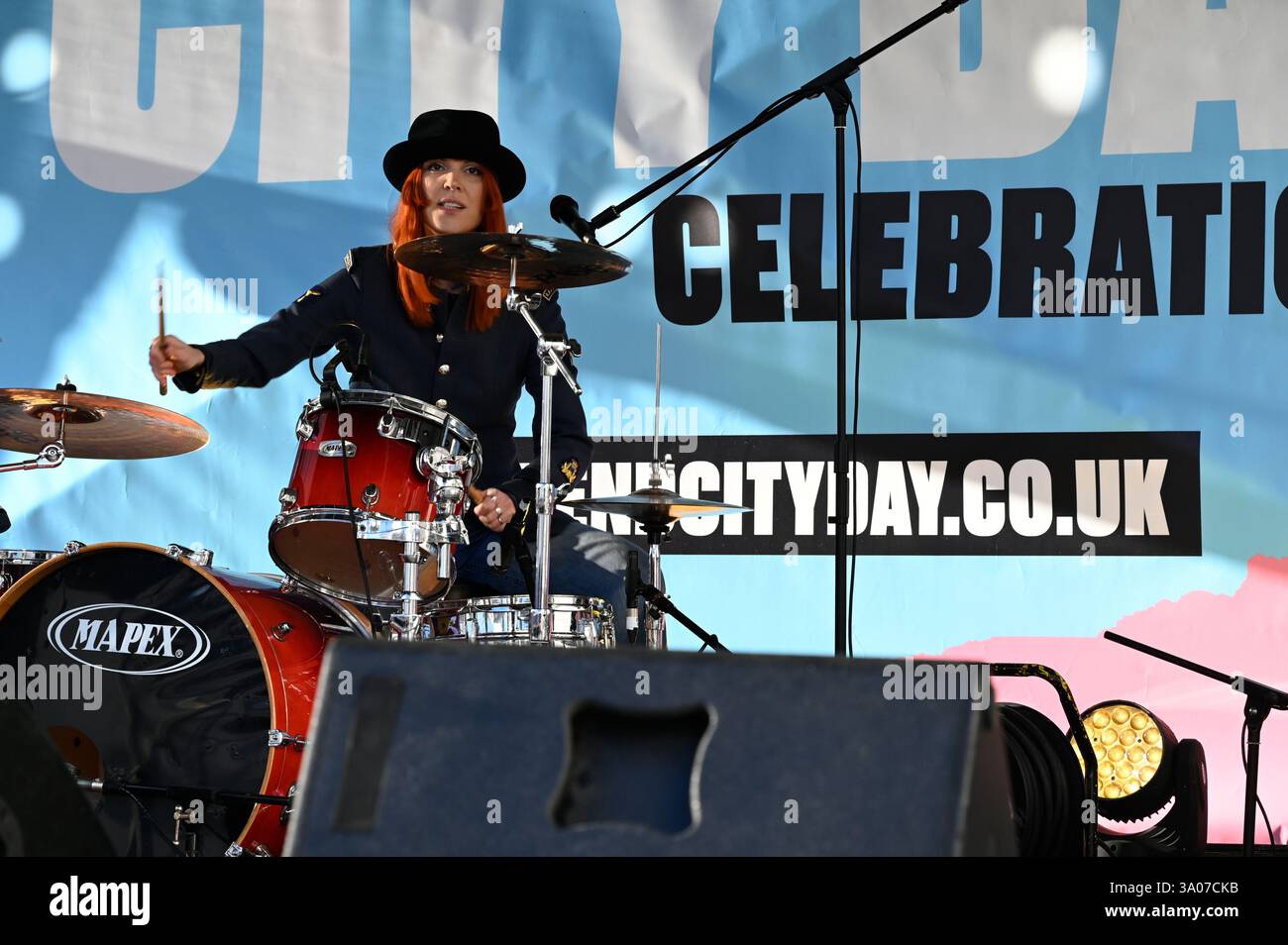 Les Tuppenny Bunters se produisent à la City Stage dans le cadre des célébrations marquant les trois ans depuis que Southend a obtenu le statut de ville. Southend. ROYAUME-UNI Banque D'Images