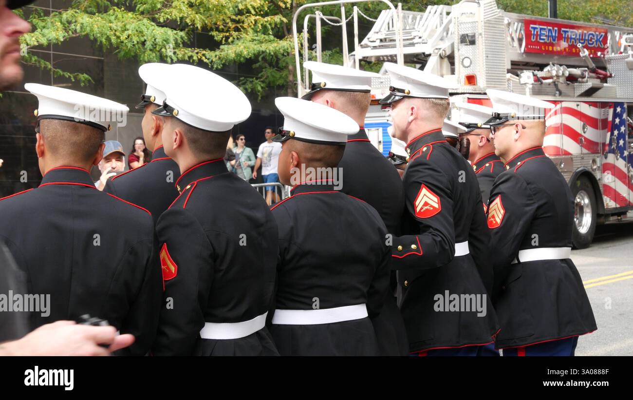 New York City, États-Unis - 11 septembre 2023 : les pompiers célèbrent la Journée du Patriot. 911 événement commémoratif du souvenir, FDNY commémorer l'anniversaire. Pompiers, Manhattan 10 Ten Firehouse. Banque D'Images