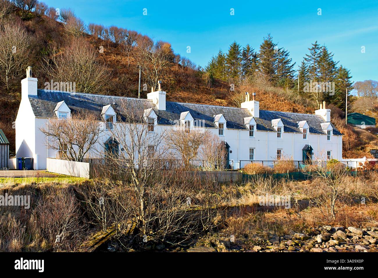 Berriedale Caithness Scotland White Portland Terrace Building surplombant Berriedale Water Banque D'Images