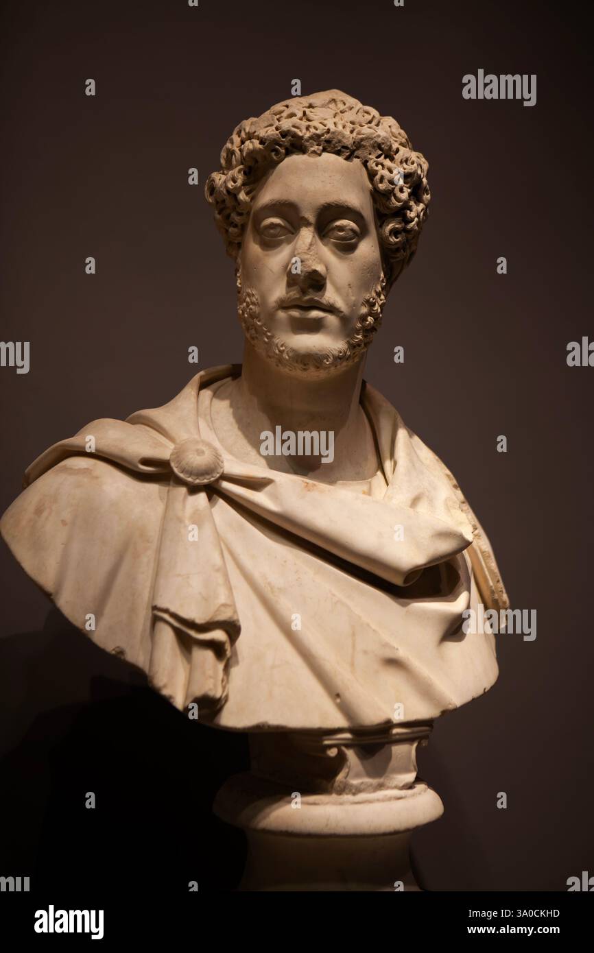 Buste isolé de l'empereur commode (Lucius Aelius Aurelius), qui a régné de 180 à 192 AD. Banque D'Images