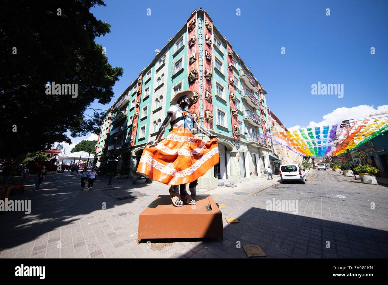 Oaxaca, Mexique 1er novembre 2025 : Catrinas sont des figures squelettes pour célébrer le jour des morts dans la ville d'Oaxaca au Mexique. Banque D'Images