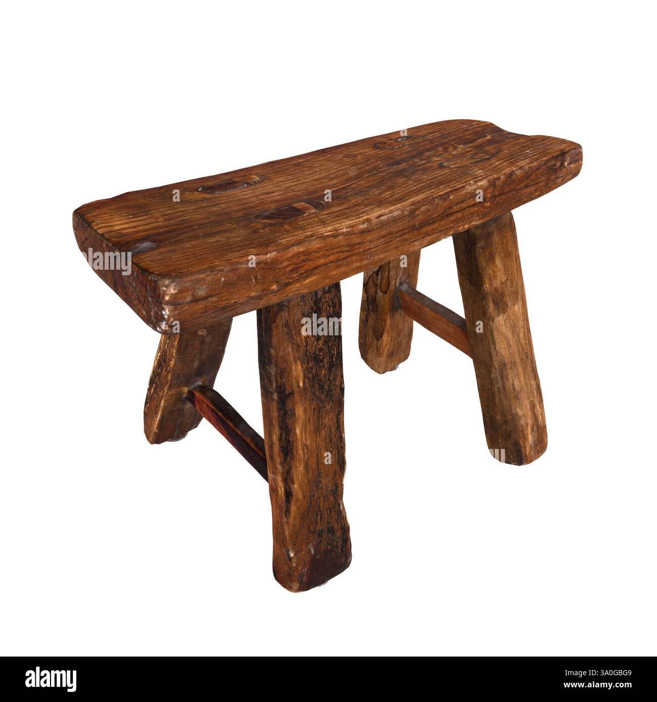 Ce rendu 3D met en valeur un tabouret en bois rustique avec une finition naturelle. Il présente des jambes robustes et un haut inégal, soulignant son charme artisanal Banque D'Images