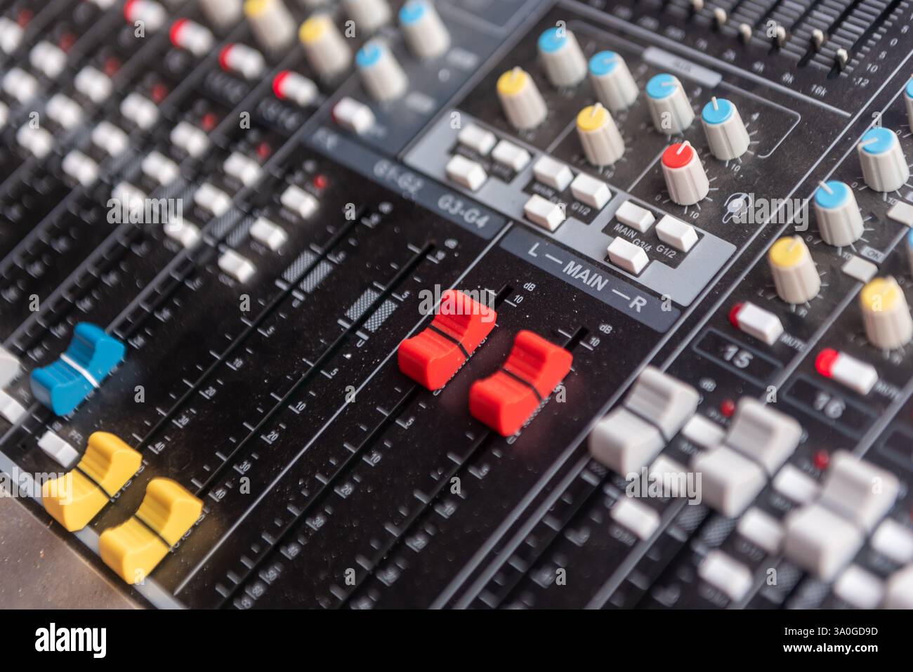 Mélangeur de musique pour console de mixage audio numérique Banque D'Images