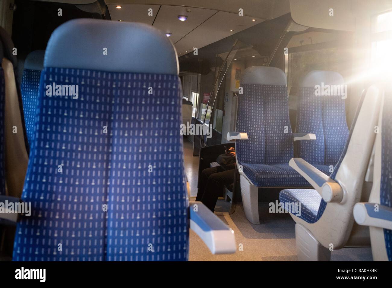 Train Express Regional (TER) au départ de la gare de Dinan dans le département de côtes-d Armor dans la région Bretagne en France le 17 juin 2022. Train E Banque D'Images