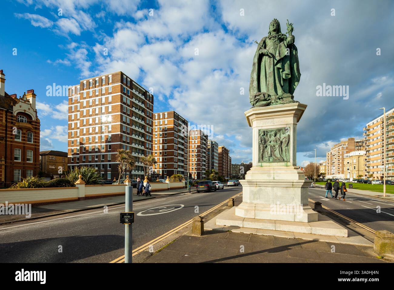 Statue de la reine Victoria sur Grand Avenue à Hove, East Sussex, Angleterre. Banque D'Images