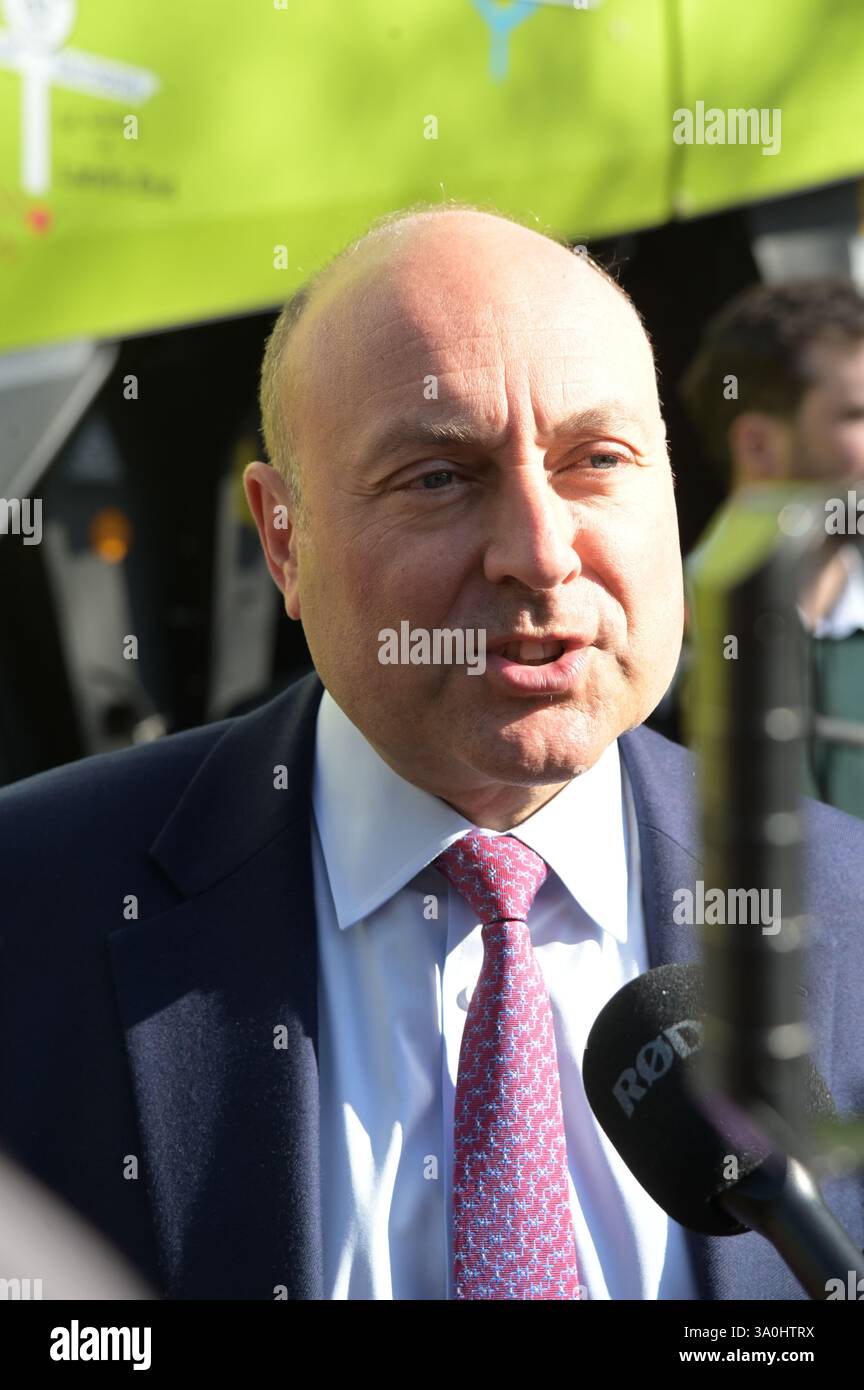Londres, Royaume-Uni. 4 mars 2025. Soeaker Andrew Griffith est un secrétaire d'État fantôme pour les entreprises et le commerce du Royaume-Uni assiste à une réunion de fermiers à Londres pour un rassemblement Pancake Day pour s'opposer à l'impôt sur les successions du gouvernement à Londres, Royaume-Uni. (Photo de 李世惠/Voir Li/Picture Capital) crédit : Voir Li/Picture Capital/Alamy Live News Banque D'Images