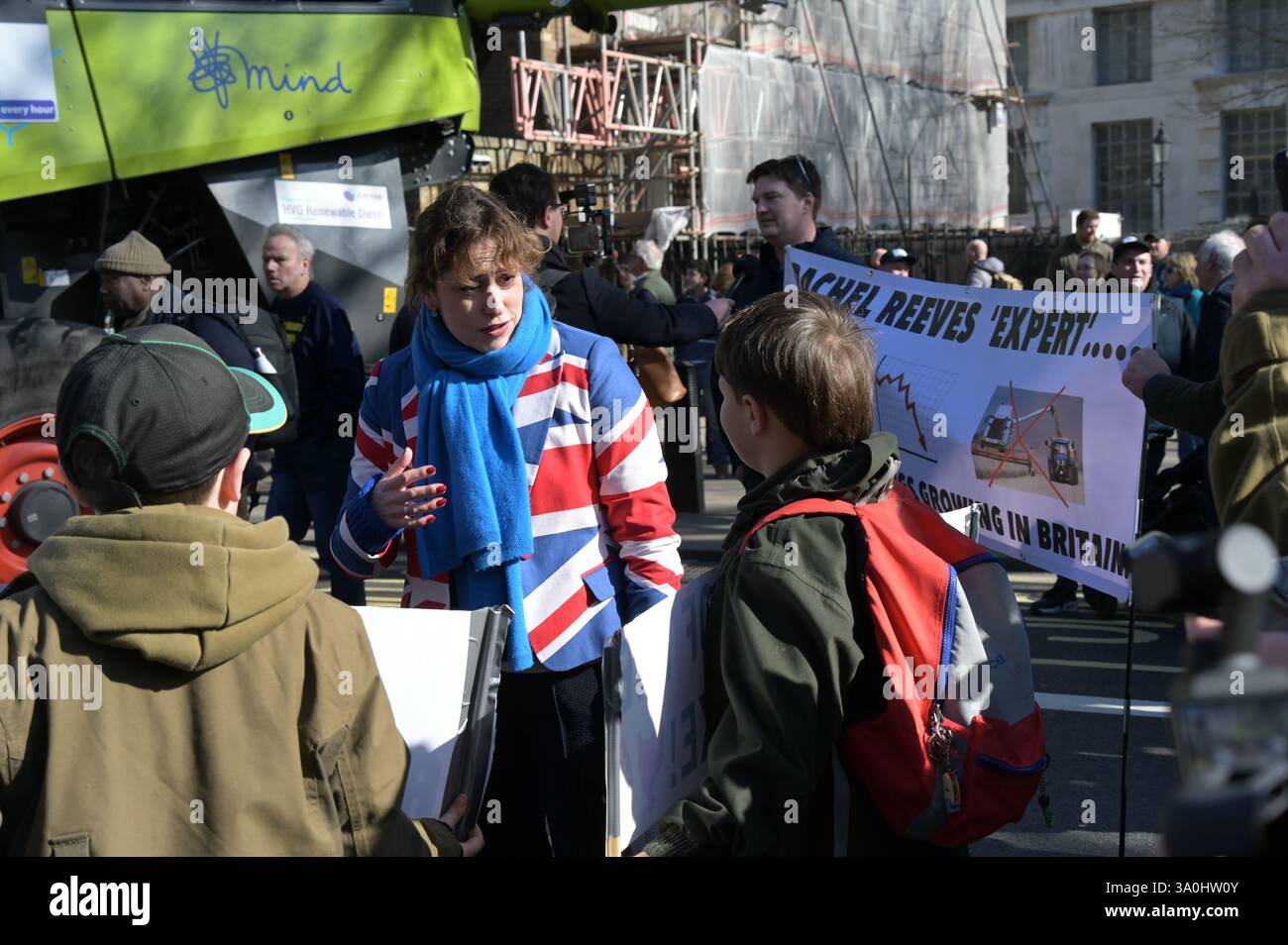 Londres, Royaume-Uni. 4 mars 2025. Soeaker Victoria Atkins est secrétaire d'État fantôme pour l'environnement, l'alimentation et les Affaires rurales assiste à un rassemblement de fermiers à Londres pour un Pancake Day Rally pour s'opposer à l'impôt sur les successions du gouvernement à Londres, au Royaume-Uni. (Photo de 李世惠/Voir Li/Picture Capital) crédit : Voir Li/Picture Capital/Alamy Live News Banque D'Images