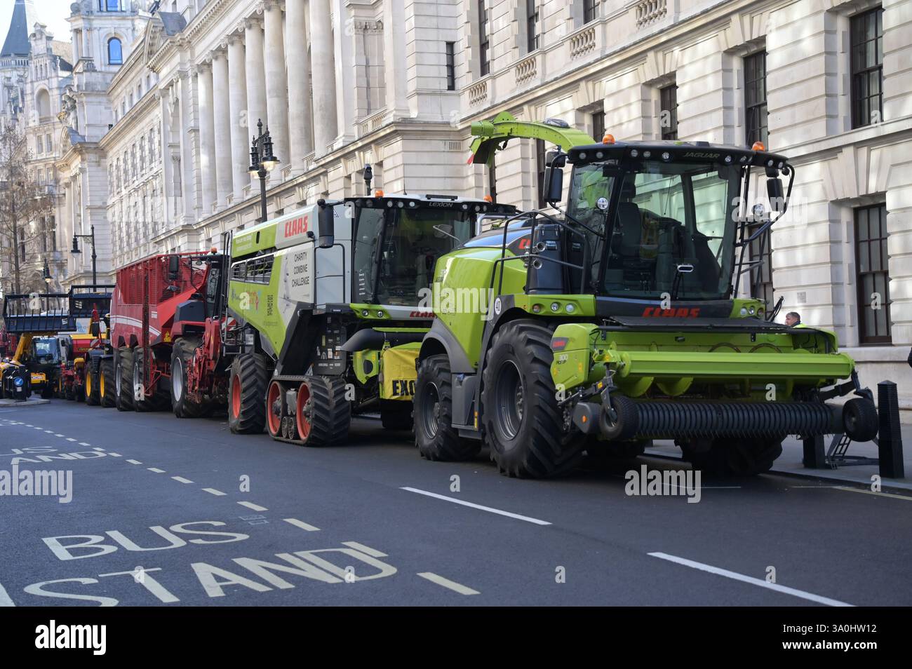 Londres, Royaume-Uni. 4 mars 2025. Les agriculteurs se rassemblent à Londres pour un rassemblement du jour des crêpes pour s'opposer à l'impôt sur les successions du gouvernement à Londres, au Royaume-Uni. (Photo de 李世惠/Voir Li/Picture Capital) crédit : Voir Li/Picture Capital/Alamy Live News Banque D'Images