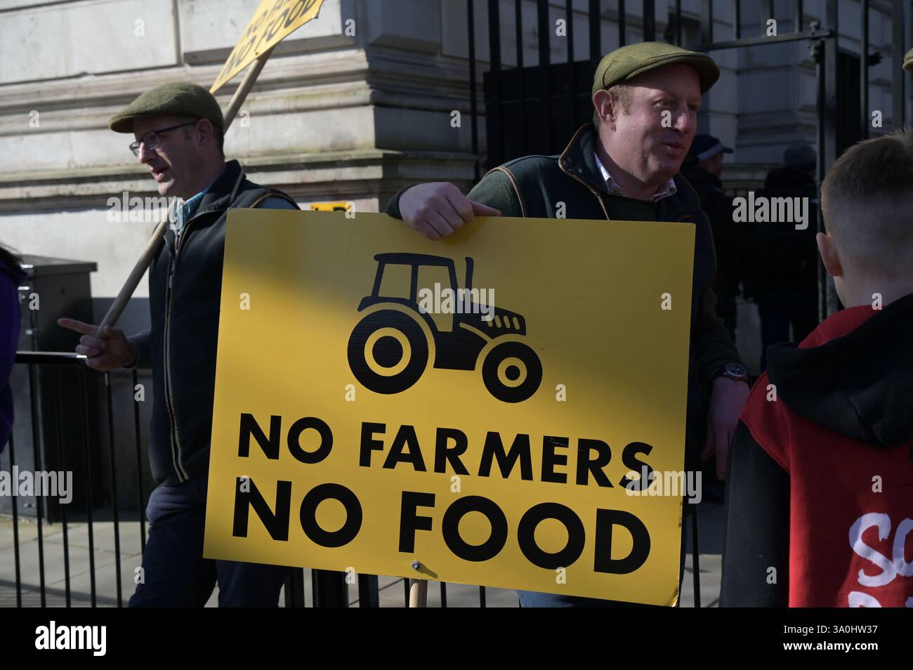 Londres, Royaume-Uni. 4 mars 2025. Les agriculteurs se rassemblent à Londres pour un rassemblement du jour des crêpes pour s'opposer à l'impôt sur les successions du gouvernement à Londres, au Royaume-Uni. (Photo de 李世惠/Voir Li/Picture Capital) crédit : Voir Li/Picture Capital/Alamy Live News Banque D'Images