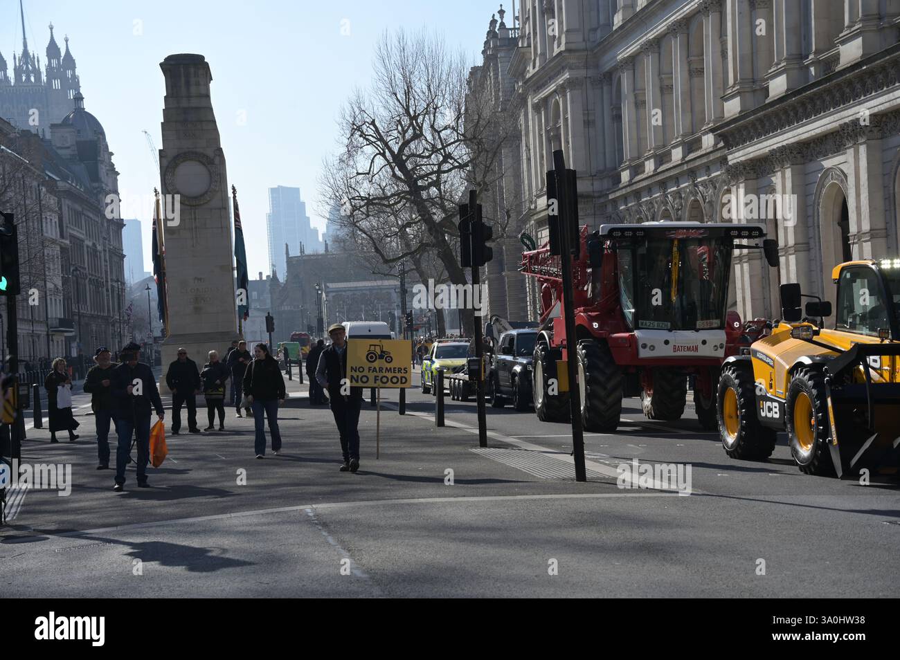 Londres, Royaume-Uni. 4 mars 2025. Les agriculteurs se rassemblent à Londres pour un rassemblement du jour des crêpes pour s'opposer à l'impôt sur les successions du gouvernement à Londres, au Royaume-Uni. (Photo de 李世惠/Voir Li/Picture Capital) crédit : Voir Li/Picture Capital/Alamy Live News Banque D'Images