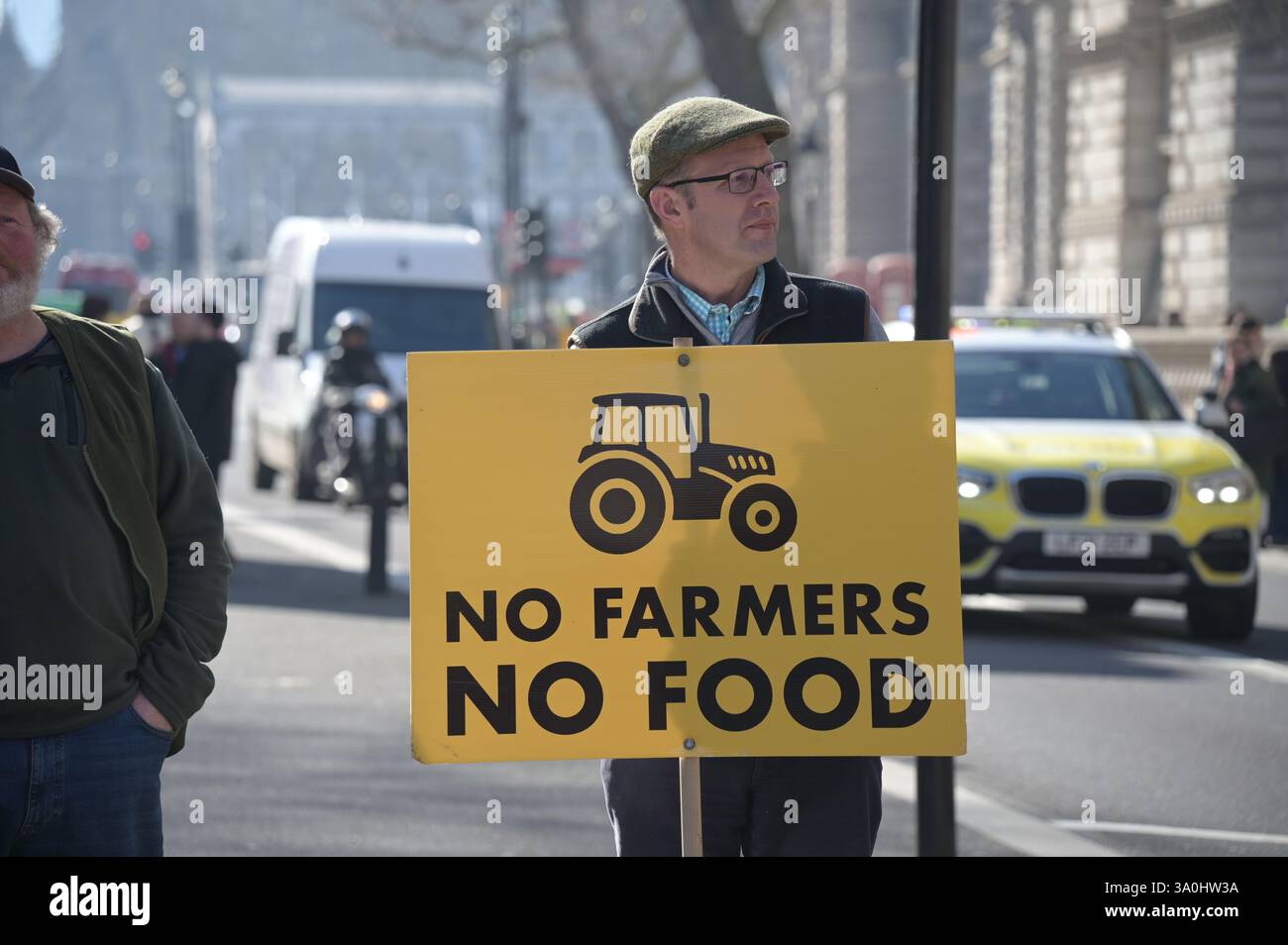 Londres, Royaume-Uni. 4 mars 2025. Les agriculteurs se rassemblent à Londres pour un rassemblement du jour des crêpes pour s'opposer à l'impôt sur les successions du gouvernement à Londres, au Royaume-Uni. (Photo de 李世惠/Voir Li/Picture Capital) crédit : Voir Li/Picture Capital/Alamy Live News Banque D'Images