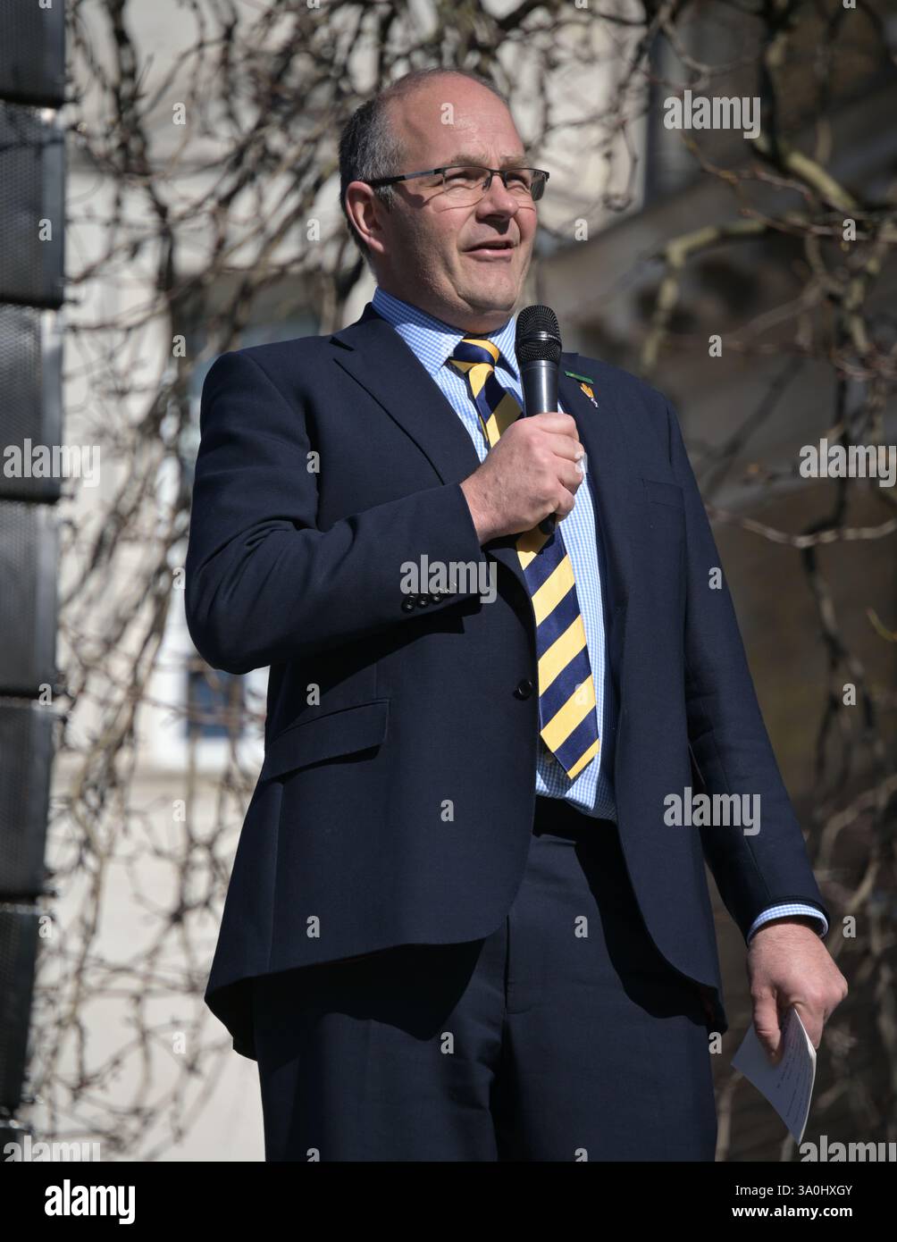 Londres, Royaume-Uni. 4 mars 2025. Le conférencier Tom Bradshaw est le président de la NFU et Farms in Partnership assiste à des Farmers se réunissent à Londres pour un rassemblement du jour des crêpes pour s'opposer à l'impôt sur les successions du gouvernement à Londres, au Royaume-Uni. (Photo de 李世惠/Voir Li/Picture Capital) crédit : Voir Li/Picture Capital/Alamy Live News Banque D'Images