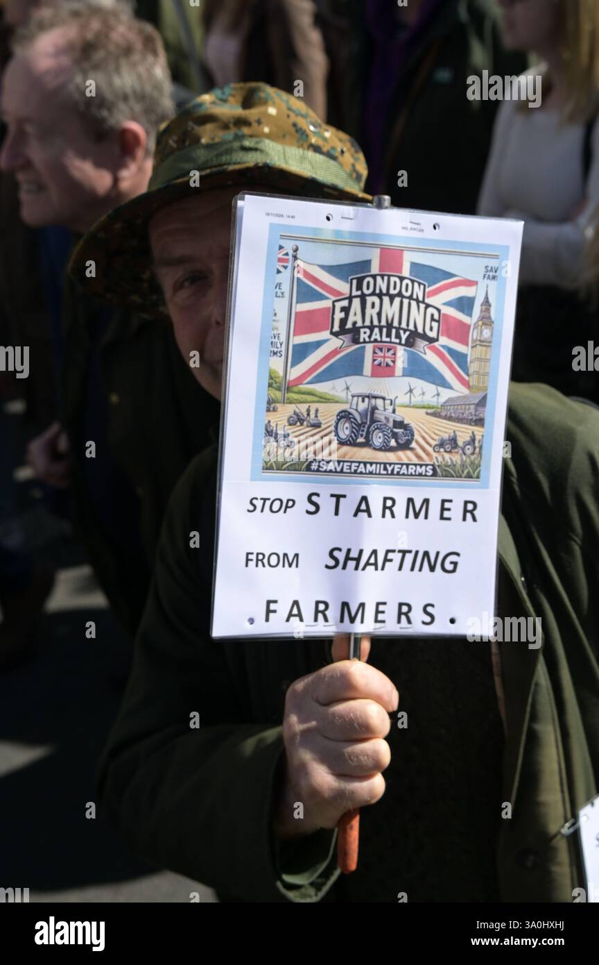 Londres, Royaume-Uni. 4 mars 2025. Les agriculteurs se rassemblent à Londres pour un rassemblement du jour des crêpes pour s'opposer à l'impôt sur les successions du gouvernement à Londres, au Royaume-Uni. (Photo de 李世惠/Voir Li/Picture Capital) crédit : Voir Li/Picture Capital/Alamy Live News Banque D'Images