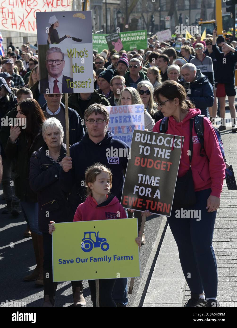 Londres, Royaume-Uni. 4 mars 2025. Les agriculteurs se rassemblent à Londres pour un rassemblement du jour des crêpes pour s'opposer à l'impôt sur les successions du gouvernement à Londres, au Royaume-Uni. (Photo de 李世惠/Voir Li/Picture Capital) crédit : Voir Li/Picture Capital/Alamy Live News Banque D'Images