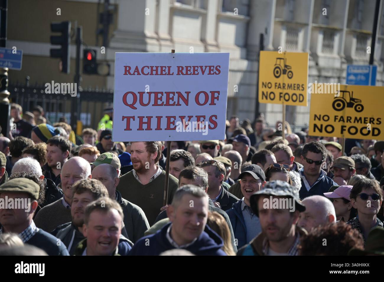 Londres, Royaume-Uni. 4 mars 2025. Les agriculteurs se rassemblent à Londres pour un rassemblement du jour des crêpes pour s'opposer à l'impôt sur les successions du gouvernement à Londres, au Royaume-Uni. (Photo de 李世惠/Voir Li/Picture Capital) crédit : Voir Li/Picture Capital/Alamy Live News Banque D'Images