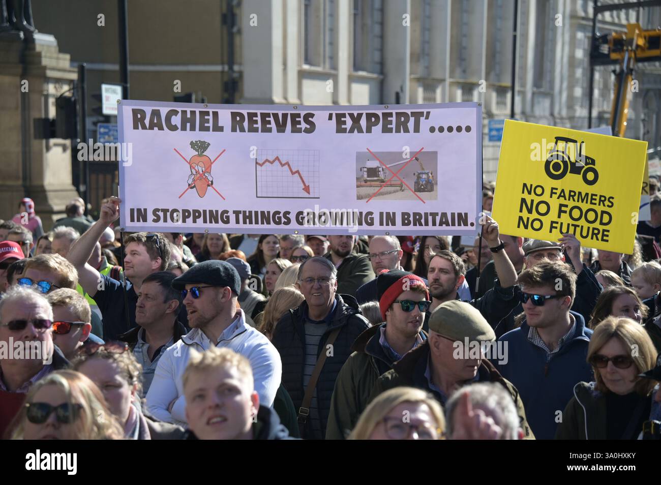 Londres, Royaume-Uni. 4 mars 2025. Les agriculteurs se rassemblent à Londres pour un rassemblement du jour des crêpes pour s'opposer à l'impôt sur les successions du gouvernement à Londres, au Royaume-Uni. (Photo de 李世惠/Voir Li/Picture Capital) crédit : Voir Li/Picture Capital/Alamy Live News Banque D'Images