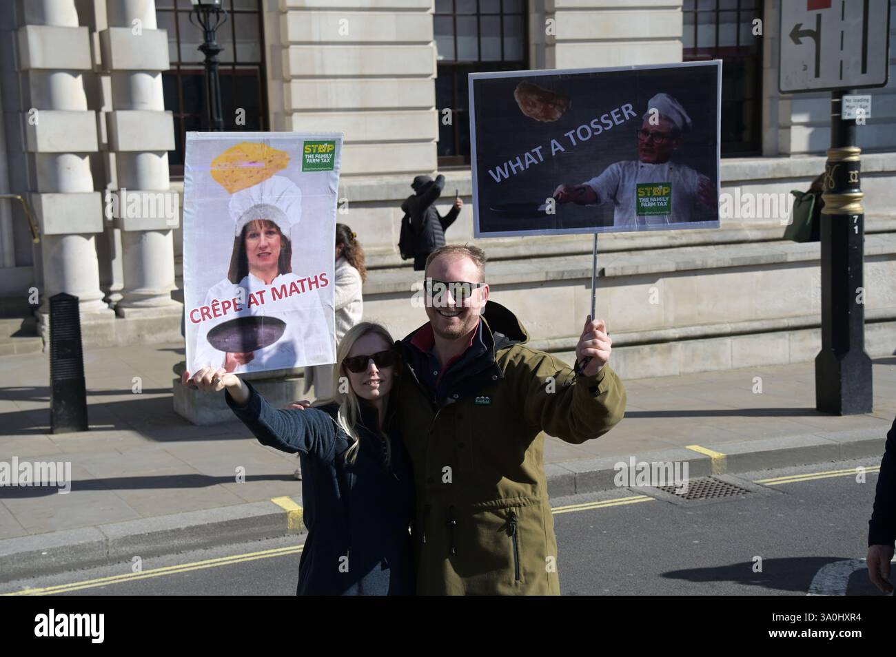 Londres, Royaume-Uni. 4 mars 2025. Les agriculteurs se rassemblent à Londres pour un rassemblement du jour des crêpes pour s'opposer à l'impôt sur les successions du gouvernement à Londres, au Royaume-Uni. (Photo de 李世惠/Voir Li/Picture Capital) crédit : Voir Li/Picture Capital/Alamy Live News Banque D'Images