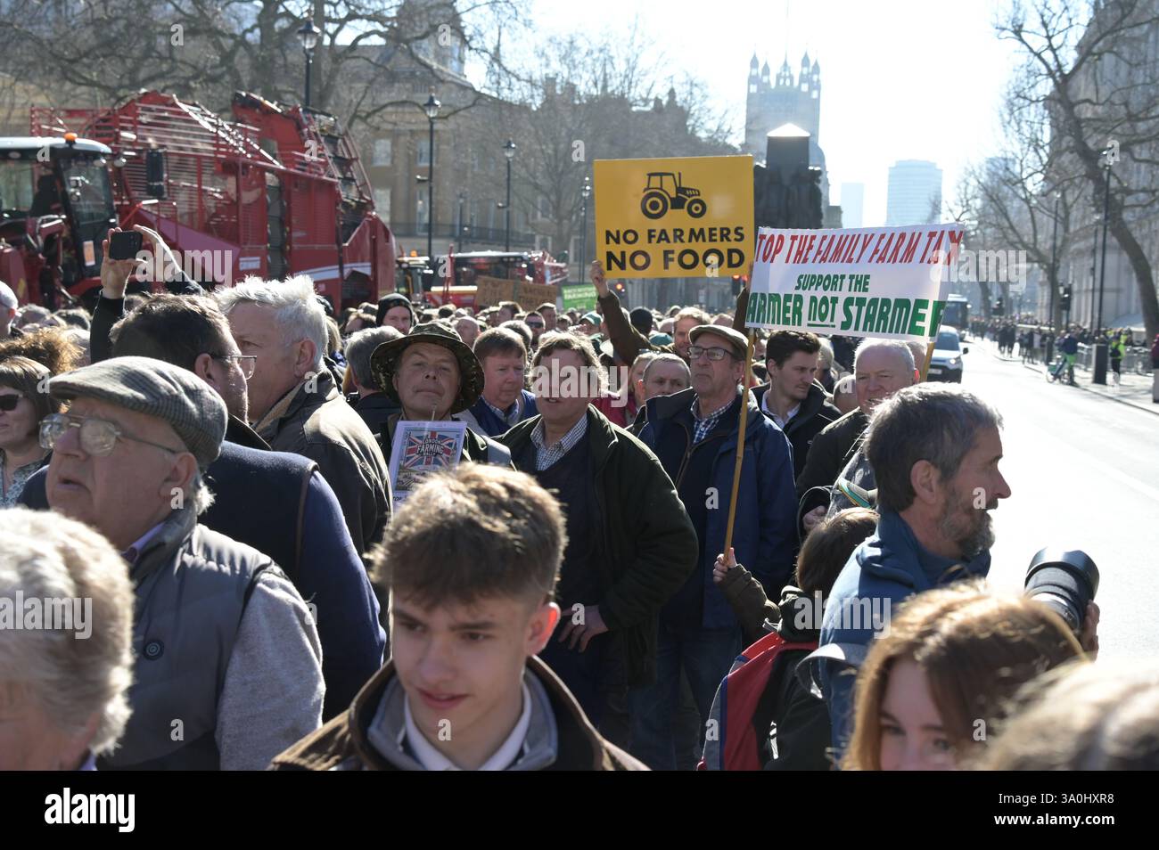 Londres, Royaume-Uni. 4 mars 2025. Les agriculteurs se rassemblent à Londres pour un rassemblement du jour des crêpes pour s'opposer à l'impôt sur les successions du gouvernement à Londres, au Royaume-Uni. (Photo de 李世惠/Voir Li/Picture Capital) crédit : Voir Li/Picture Capital/Alamy Live News Banque D'Images