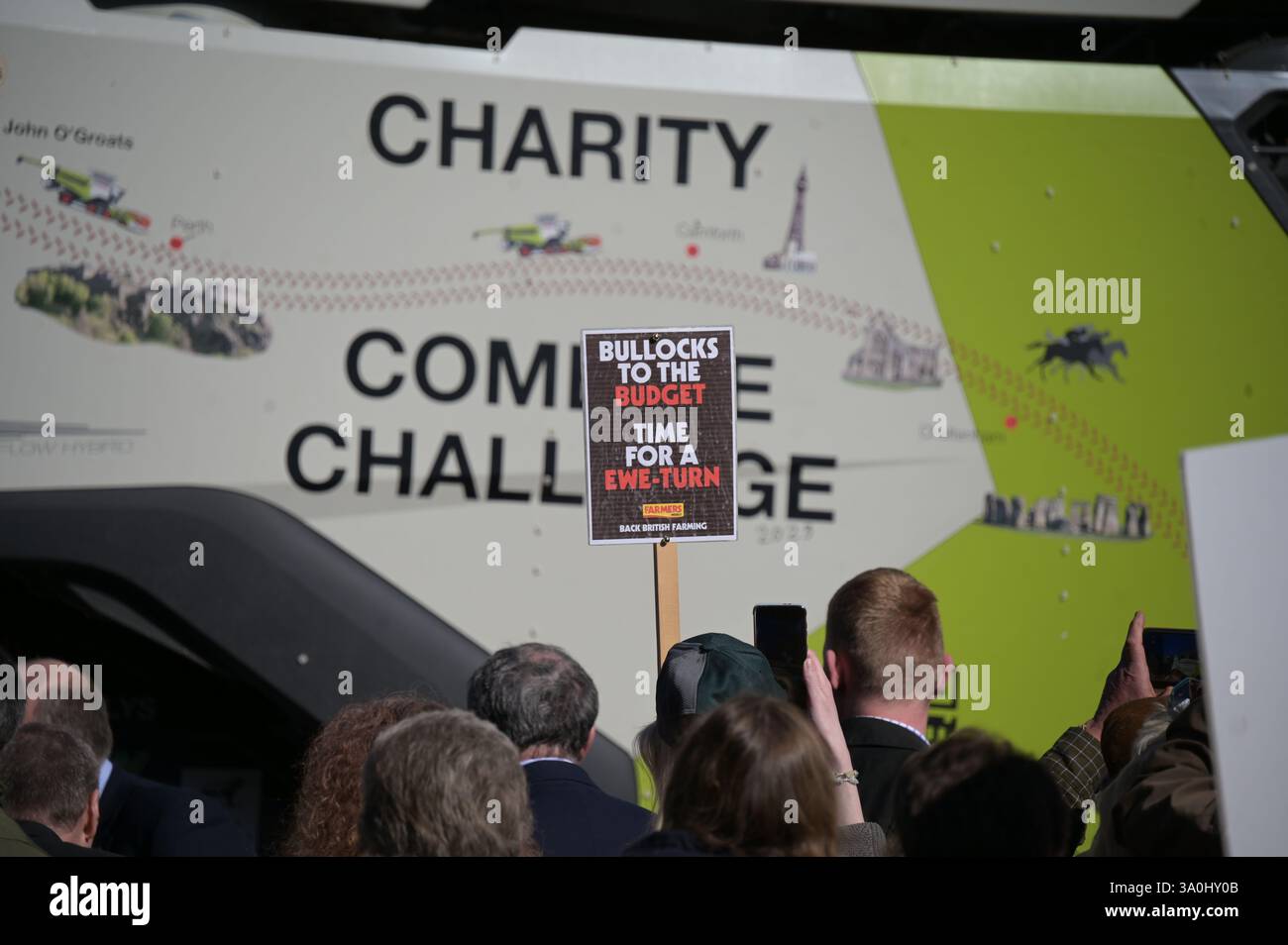 Londres, Royaume-Uni. 4 mars 2025. Les agriculteurs se rassemblent à Londres pour un rassemblement du jour des crêpes pour s'opposer à l'impôt sur les successions du gouvernement à Londres, au Royaume-Uni. (Photo de 李世惠/Voir Li/Picture Capital) crédit : Voir Li/Picture Capital/Alamy Live News Banque D'Images