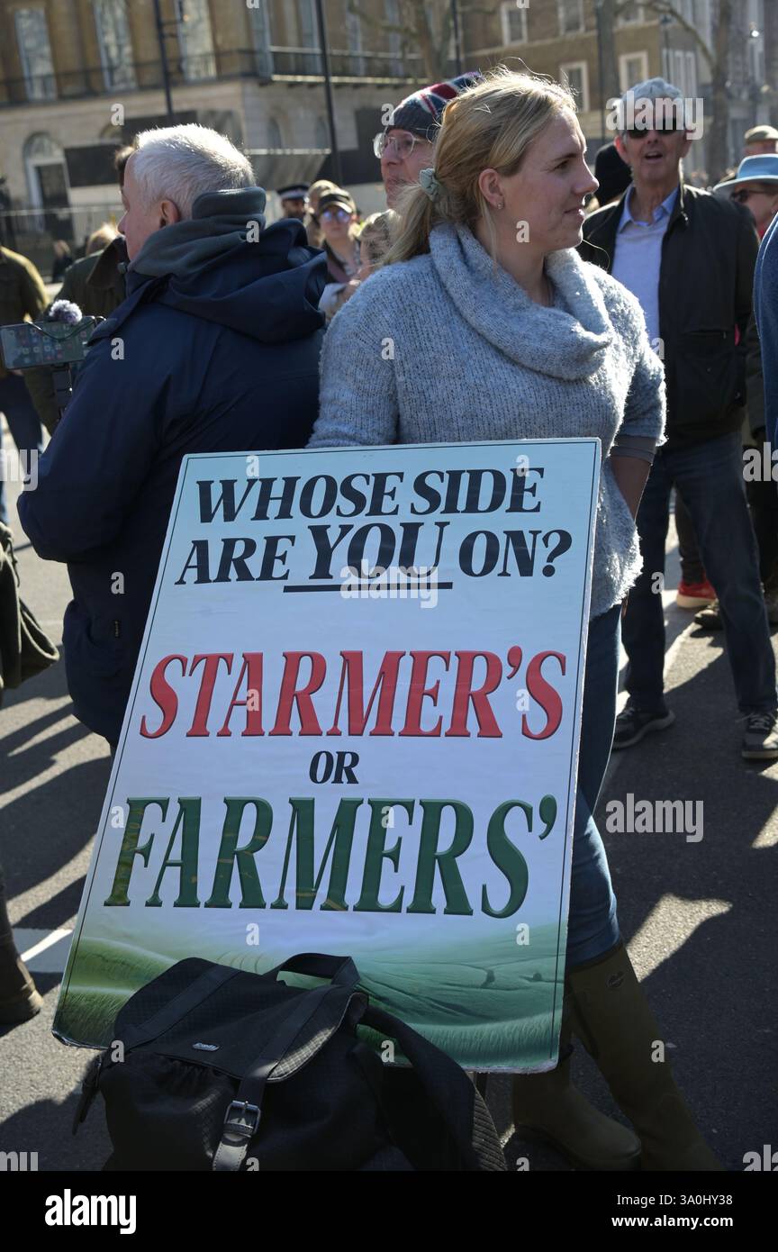 Londres, Royaume-Uni. 4 mars 2025. Les agriculteurs se rassemblent à Londres pour un rassemblement du jour des crêpes pour s'opposer à l'impôt sur les successions du gouvernement à Londres, au Royaume-Uni. (Photo de 李世惠/Voir Li/Picture Capital) crédit : Voir Li/Picture Capital/Alamy Live News Banque D'Images