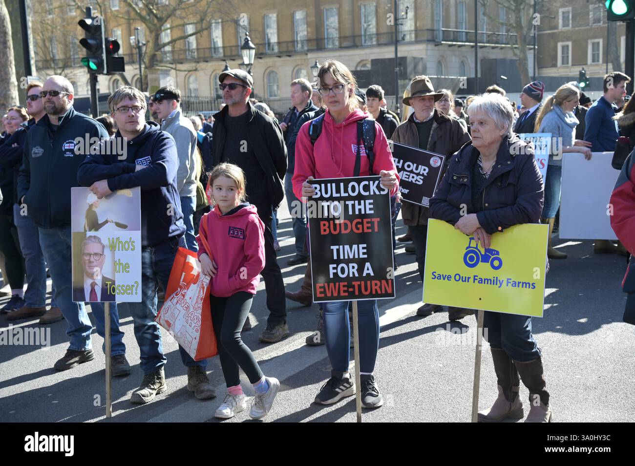 Londres, Royaume-Uni. 4 mars 2025. Les agriculteurs se rassemblent à Londres pour un rassemblement du jour des crêpes pour s'opposer à l'impôt sur les successions du gouvernement à Londres, au Royaume-Uni. (Photo de 李世惠/Voir Li/Picture Capital) crédit : Voir Li/Picture Capital/Alamy Live News Banque D'Images