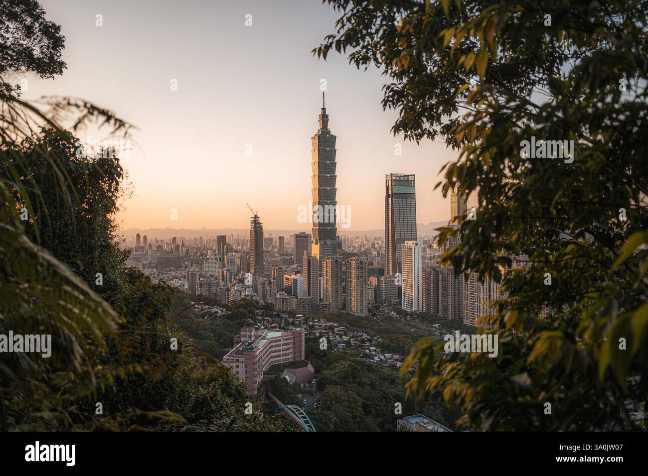 Taipei Skyline au coucher du soleil Banque D'Images