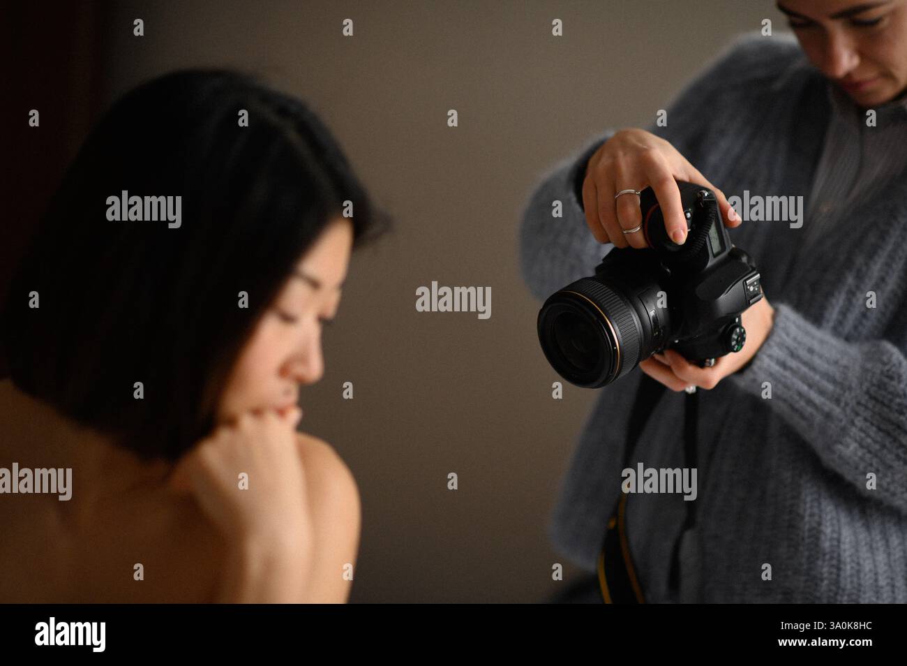 photographe réalise un portrait en gros plan Banque D'Images