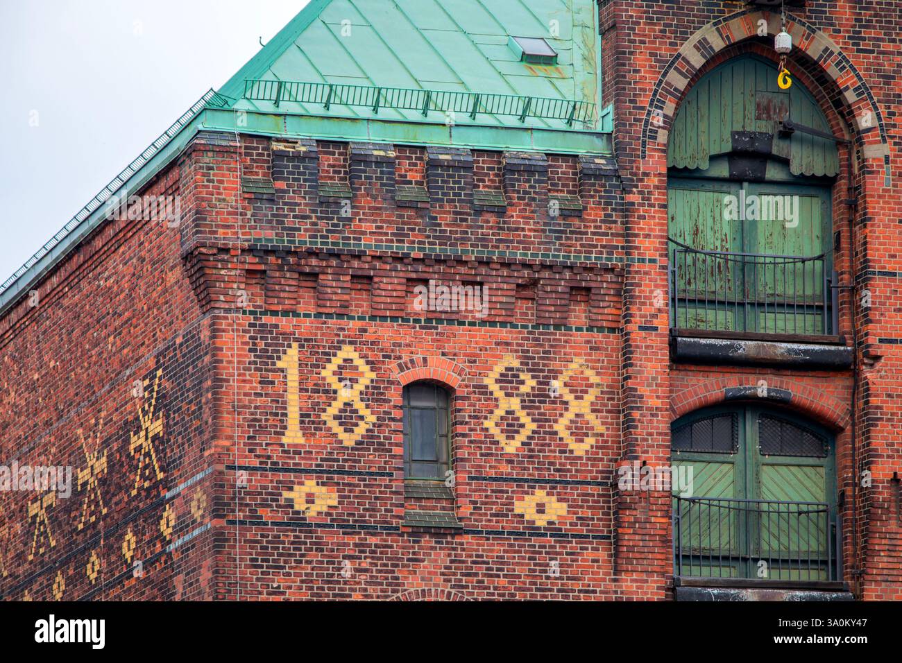 Entrepôt historique de briques avec 1888 inscriptions à Speicherstadt, Hambourg Banque D'Images