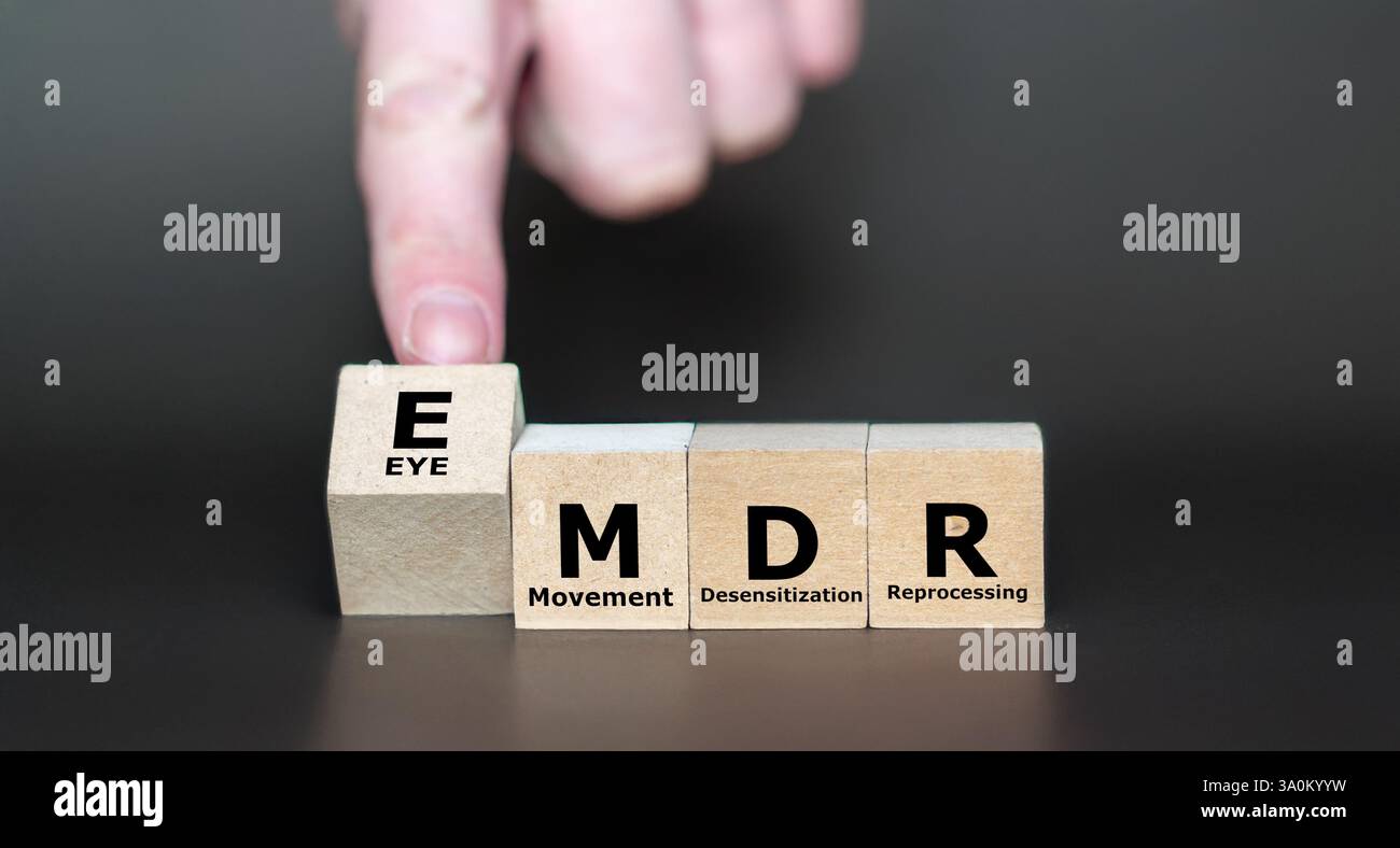 Les cubes forment l'expression EMDR, qui signifie désensibilisation et retraitement des mouvements des yeux. L'EMDR est un traitement de psychothérapie qui est conçu pour Banque D'Images