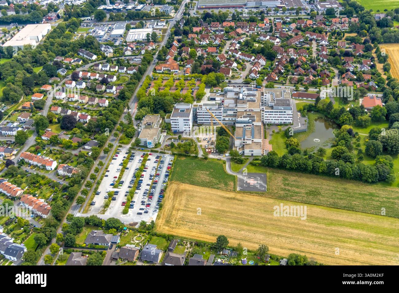 Vue aérienne, Klinikum Stadt Soest avec héliport, chantier, zone résidentielle et parking, Soest, Soester Börde, Rhénanie du Nord-Westphalie, Ger Banque D'Images