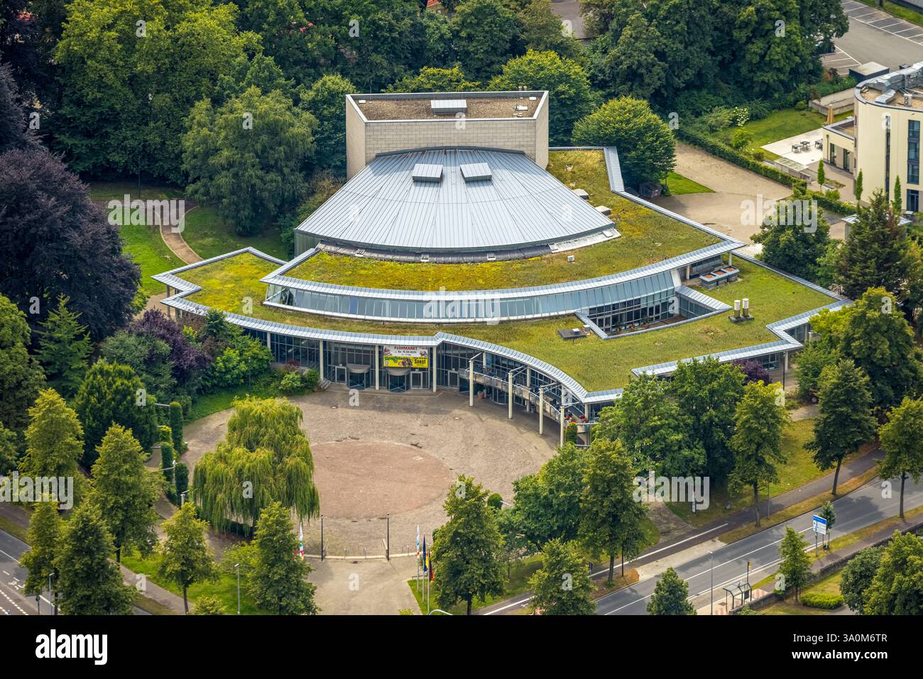 Vue aérienne, Stadthalle Soest, salle multifonctionnelle futuriste pour événements, Soest, Soester Börde, Rhénanie du Nord-Westphalie, Allemagne Banque D'Images
