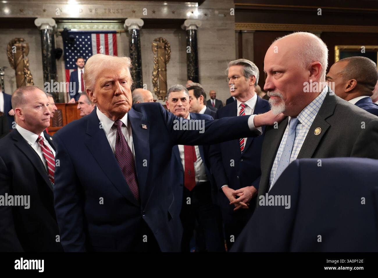 Washington, États-Unis. 04 mars 2025. Le président Donald Trump salue Rep. Chip Roy (R-TX) après s’être adressé à une session conjointe du Congrès au Capitole des États-Unis à Washington, mardi 4 mars 2025. Photo de piscine par Win McNamee/UPI crédit : UPI/Alamy Live News Banque D'Images