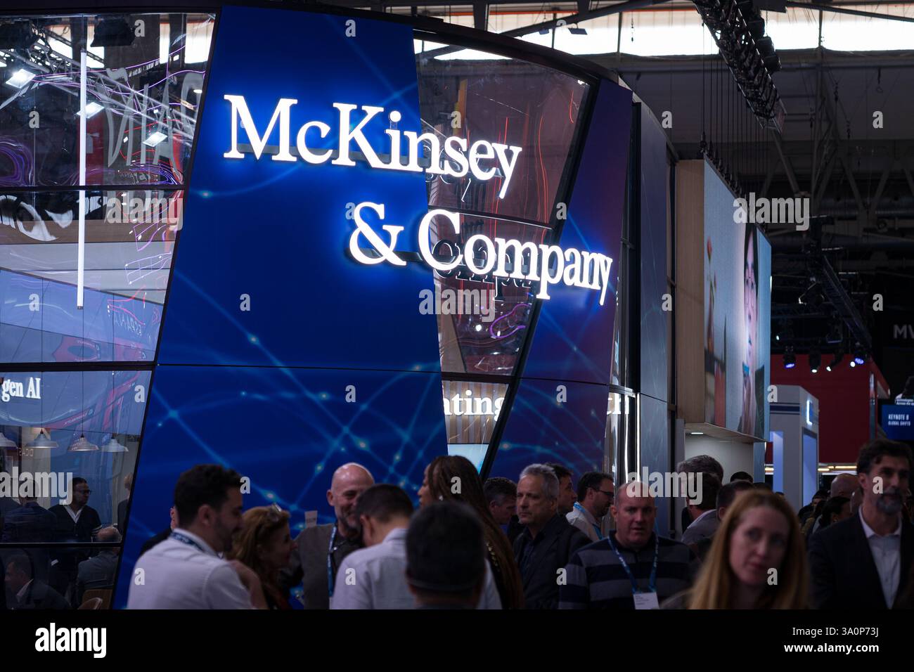 Barcelone, Espagne. 04 mars 2025. Le logo du cabinet de conseil McKinsey and Company, est vu au Mobile World Congress 2025 (MWC) à la Fira de Barcelona. Le Congrès mondial de la téléphonie mobile GSMA L'un des salons professionnels les plus technologiques et de communication au monde, qui se tient chaque année à Barcelone, avec les plus grandes entreprises de technologie et de téléphonie mobile du monde entier présentant leurs derniers produits. (Photo Davide Bonaldo/SOPA images/SIPA USA) crédit : SIPA USA/Alamy Live News Banque D'Images