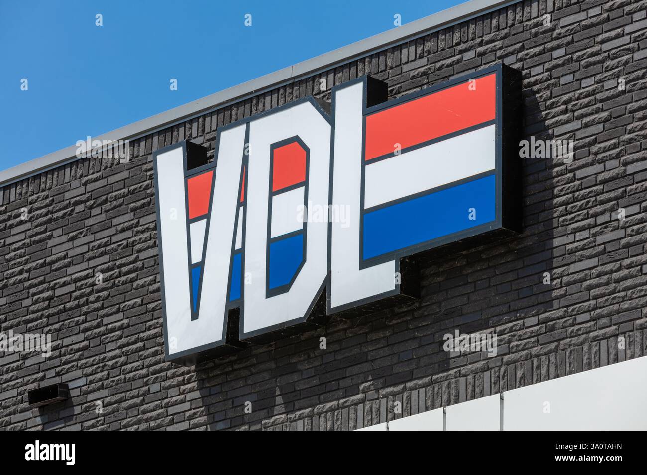 Signe logo VDL. Les sociétés VDL se répartissent en quatre divisions : sous-traitance, assemblage automobile, autobus et autocars et produits finis. Banque D'Images
