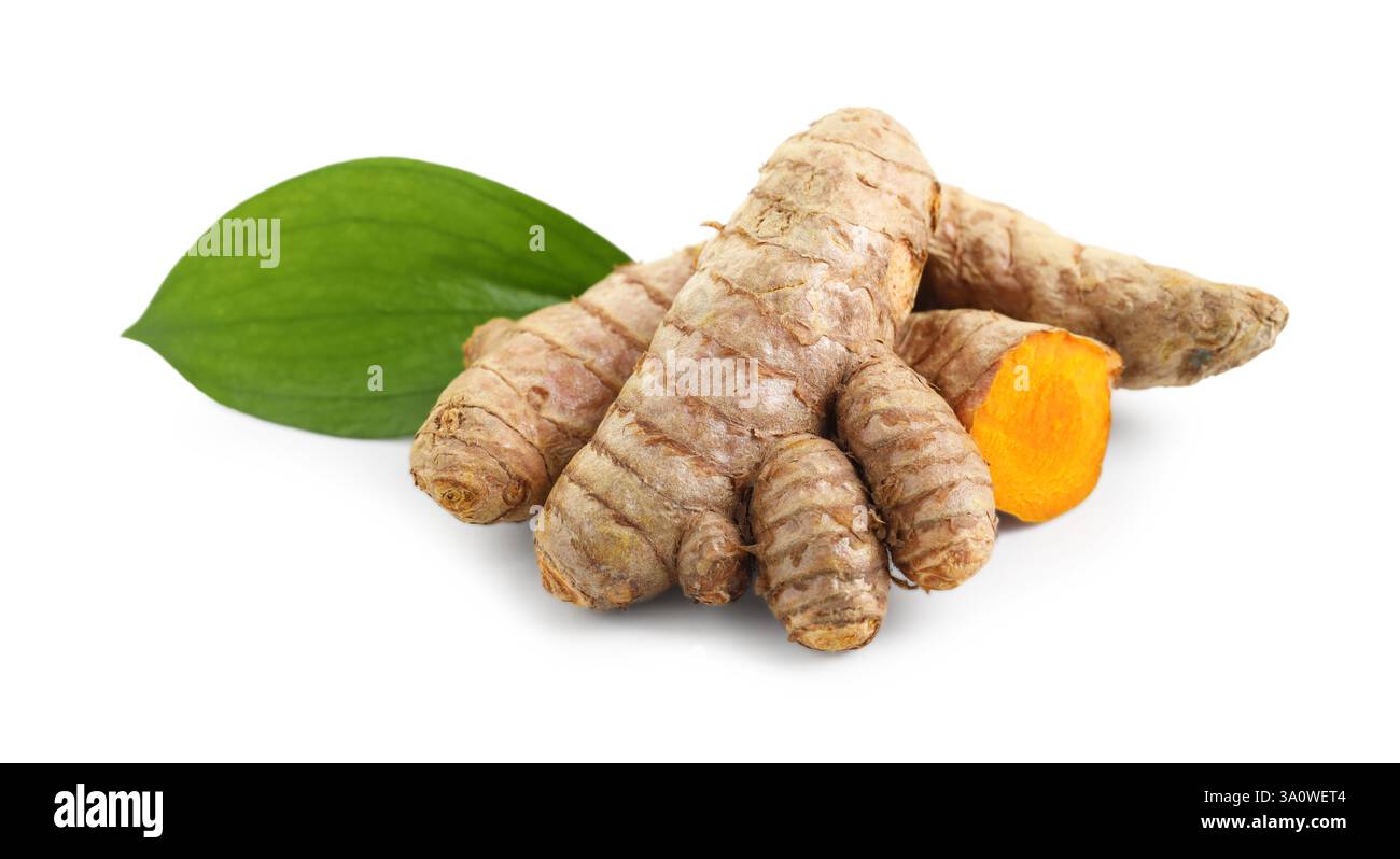 Rhizomes tumeriques à feuille isolée sur blanc Banque D'Images