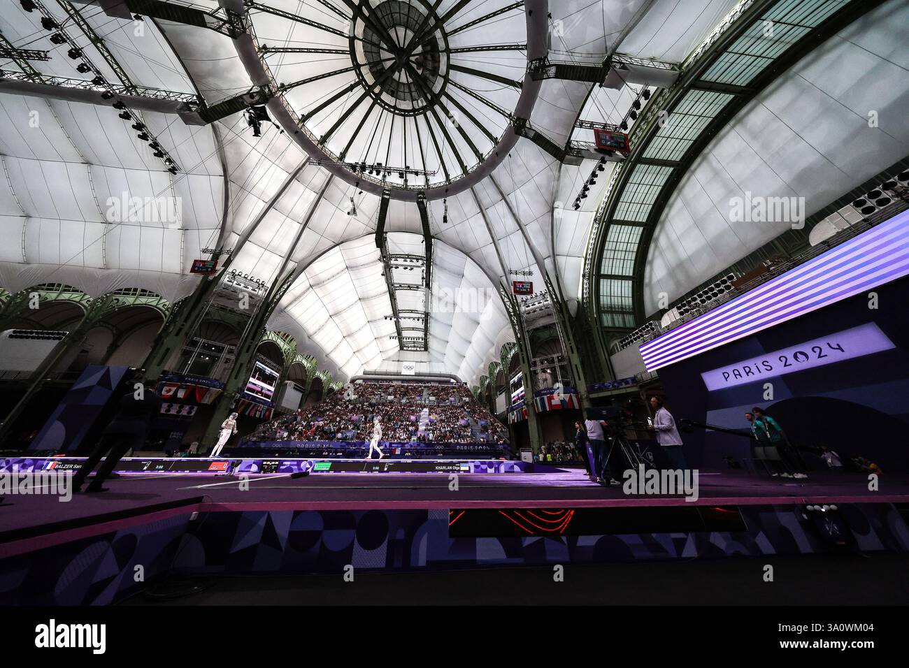 29 juillet 2024 - Paris, France : Sara Balzer de France et Olga Kharlan d'Ukraine dans la demi-finale individuelle sabre d'escrime féminine le jour 3 du P. Banque D'Images