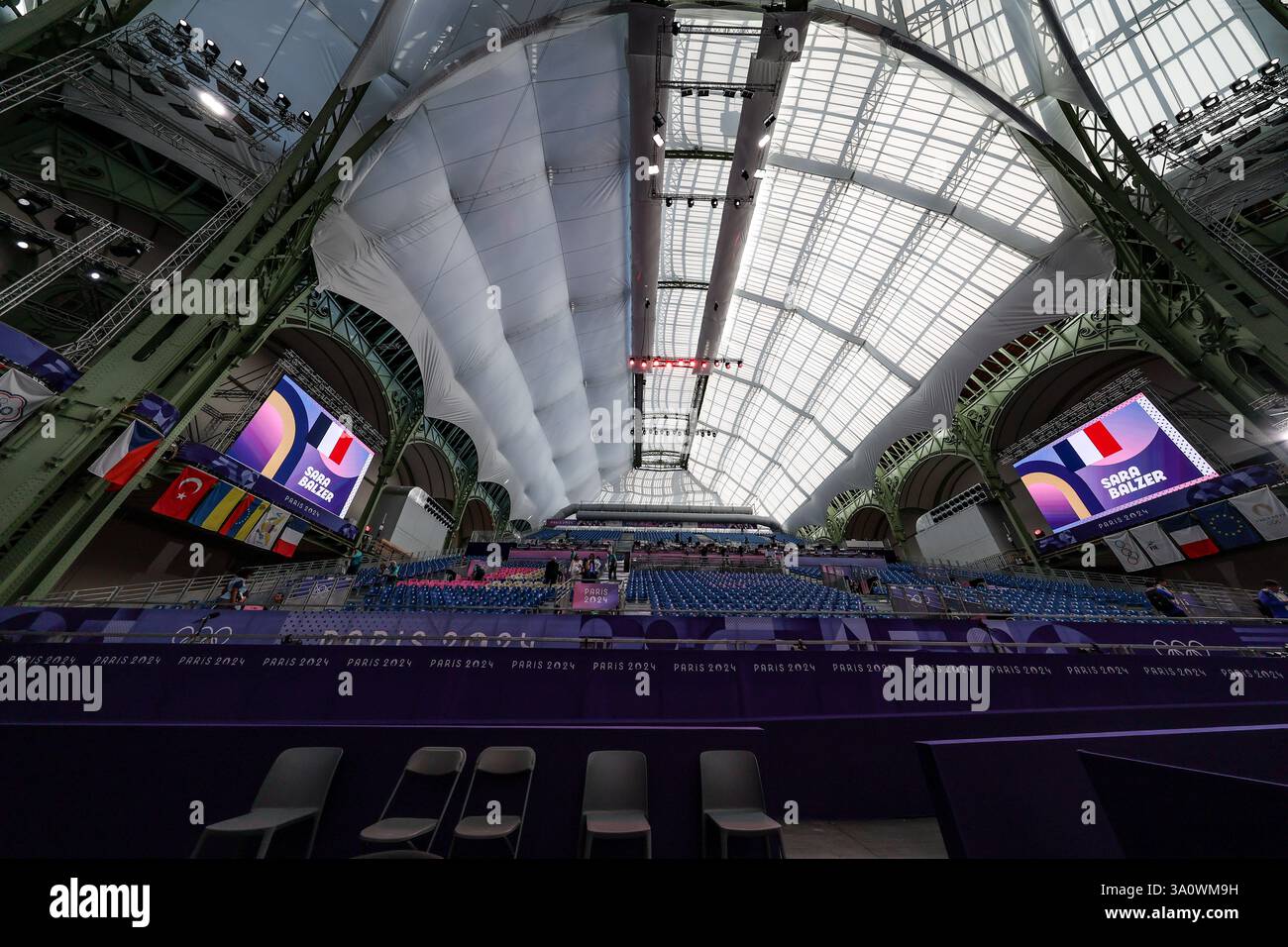 29 juillet 2024 - Paris, France : vue générale à l'intérieur du Grand Palais lors du tournoi individuel sabre féminin d'escrime le jour 3 du Paris 202 Banque D'Images