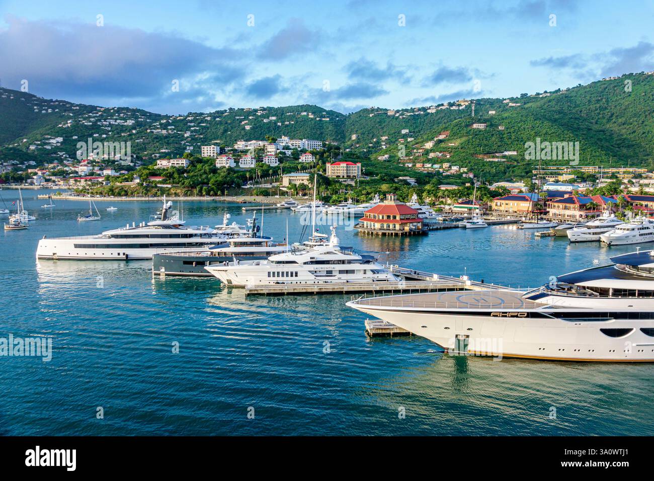 Charlotte Amalie,Saint créé Thomas,US Virgin Islands USVI,Yacht Haven Grande marina,long Bay Charlotte Amalie Harbor,Caribbean Sea,disponible Thomas Highlands Banque D'Images