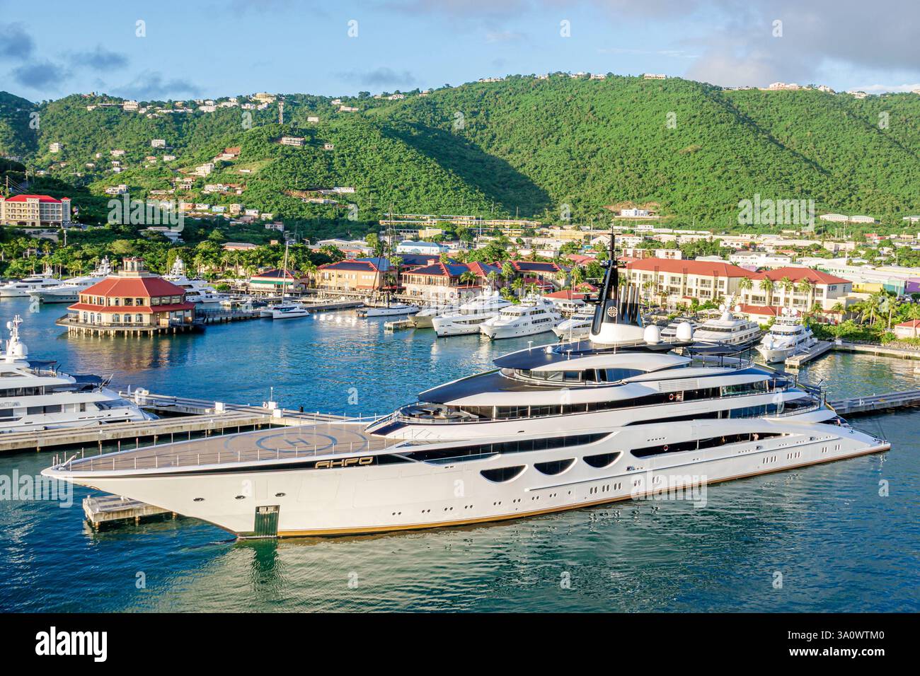 Charlotte Amalie,Saint créé Thomas,US Virgin Islands USVI,Yacht Haven Grande marina,long Bay Charlotte Amalie Harbor,Caribbean Sea,disponible Thomas Highlands Banque D'Images Charlotte Amalie,Saint créé Thomas,US Virgin Islands USVI,Yacht Haven Grande marina,long Bay Charlotte Amalie Harbor,Caribbean Sea,disponible Thomas Highlands Banque D'Images