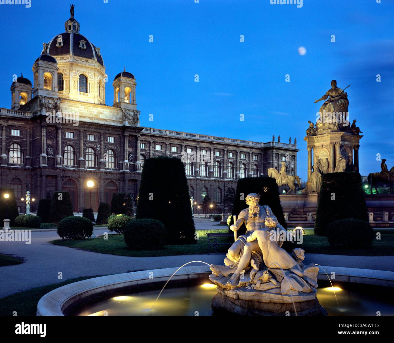 AT - VIENNE : Musée baroque d'histoire naturelle de nuit Banque D'Images