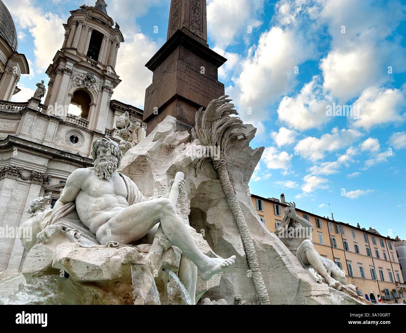L'Italie, Lazio, Rome, Piazza Navona, la Fontaine des Quatre Fleuves par Gianlorenzo Bernini - Image de stock capturée avec un smartphone