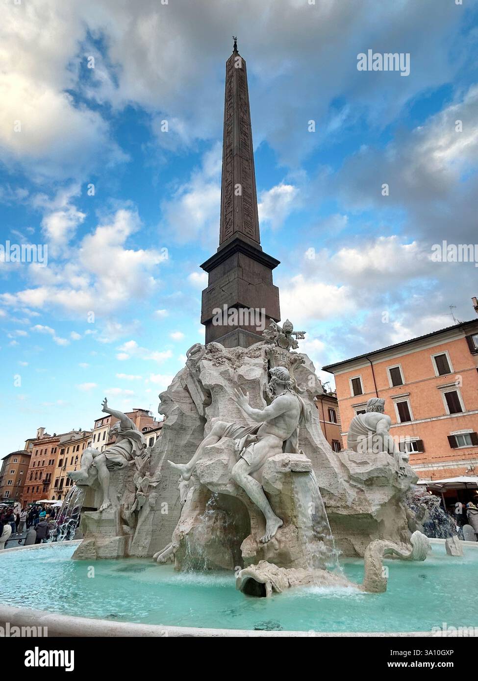 L'Italie, Lazio, Rome, Piazza Navona, la Fontaine des Quatre Fleuves par Gianlorenzo Bernini - Image de stock capturée avec un smartphone